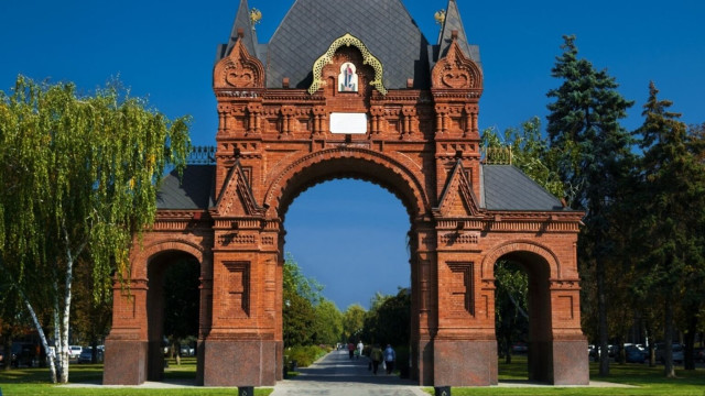 Александровская триумфальная арка в Краснодаре